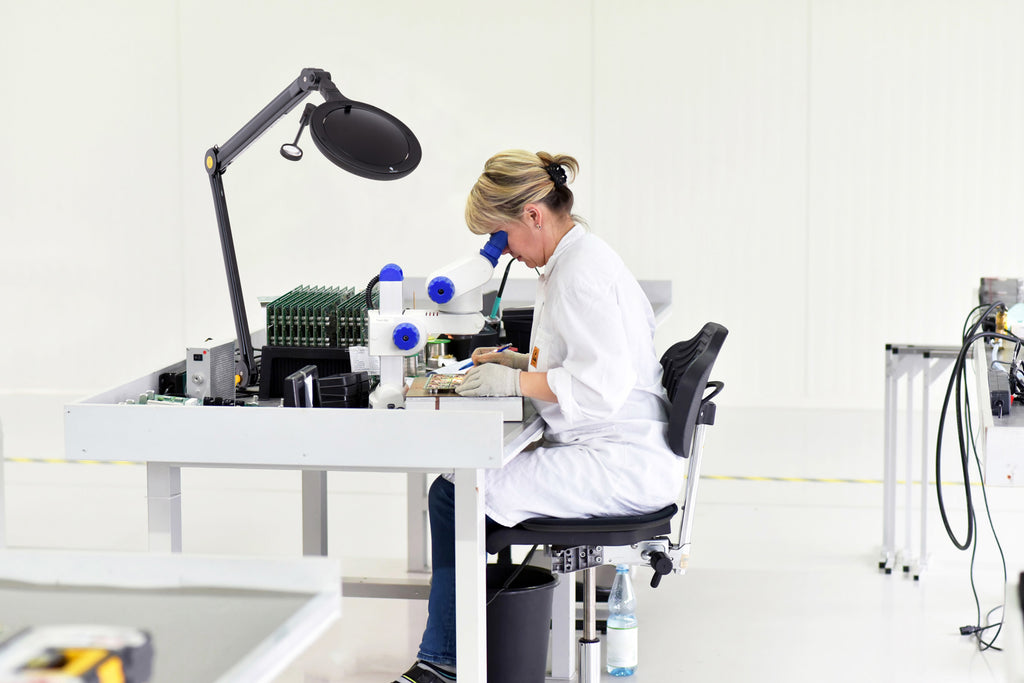 iQ ESD & UV Magnifier