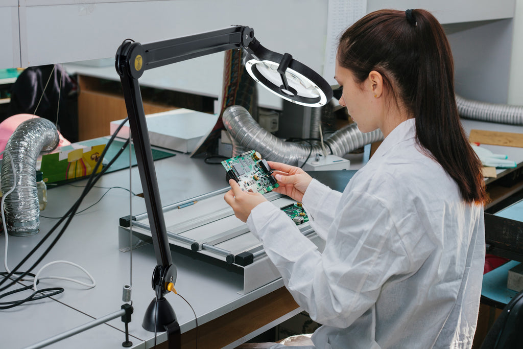iQ ESD & UV Magnifier