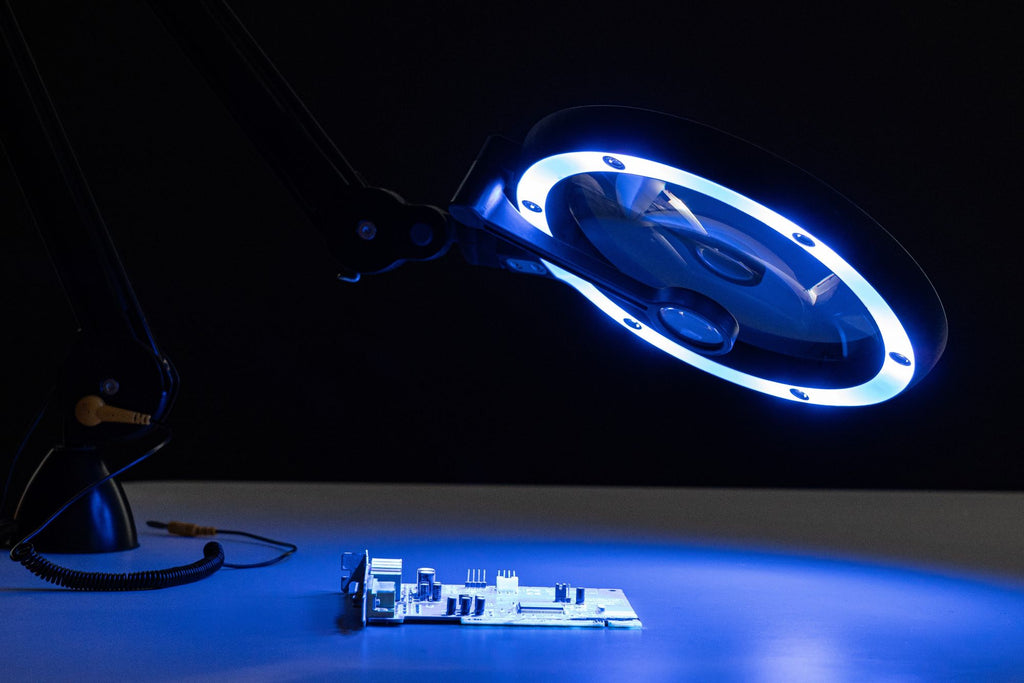 iQ ESD & UV Magnifier