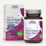 Eine Schachtel und eine Flasche gse.organic.supplements Beauty Haut, Haare, Nägel Boost (Bio) in Lila und Grün mit einem stilisierten Frauengesicht und einem Text, der pflanzliche Mikronährstoffe und Bioqualität für Haut, Haare und Nägel hervorhebt.
