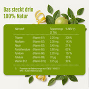 Deutsche Nährwerttabelle mit grünen und gelben Früchten und Blättern als Hintergrund. Die Tabelle enthält die Tageswerte für B-Vitamine wie Thiamin, Riboflavin, Niacin und andere sowie den prozentualen Anteil an den Referenzwerten für die jeweiligen Nährstoffe. Hervorgehoben wird das Produkt „B-Vitamine aus pflanzlichem Nahrungsergänzungsmittel – Vitamin-B-Komplex (Bio)“ von gse.organic.supplements. Der Text ist auf Deutsch.